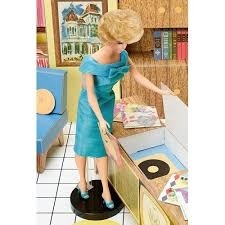 Papusa cu accesorii, Mattel, 75th Anniversary Retro Barbie Dream House - Img 3