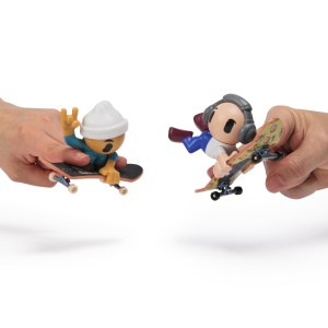 TECH DECK SK8 CREW PACHET 2 SETURI PLITA SI FIGURINA 9.6CM CASCA ALBA SI CASTI GRI - Img 4