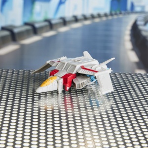 TRANSFORMERS CYBERWORLD ROBOT STARSCREAM CONVERTIBIL 10CM - Img 7