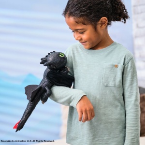 CUM SA ITI DRESEZI DRAGONUL HUG SI GLIDE FIGURINA DRAGON TOOTHLESS - Img 4