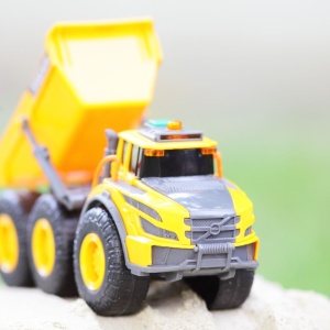 DICKIE BASCULANTA VOLVO ARTICULAT CU SUNETE SI LUMINI 23CM - Img 5