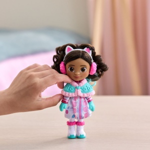 GABBYS DOLLHOUSE FILMUL PAPUSA TINUTA DE IARNA CU ACCESORII - Img 5