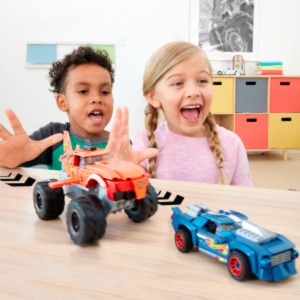 HOT WHEELS MONSTER TRUCK MEGA SET CONSTRUCTIE CURSA TIGER SHARK CHOMP - Img 4