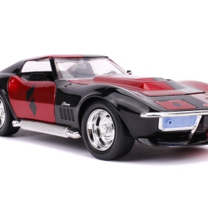 MASINUTA DIN METAL HARLEY QUINN 1969 CHEVY CORVETTE SCARA 1:24 - Img 4