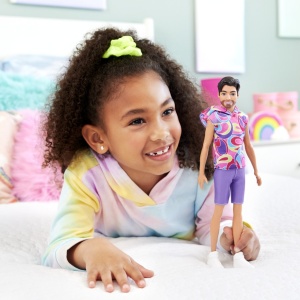 BARBIE PAPUSA BAIAT FASHIONISTAS BRUNET CU BARBA SI TRICOU CU GLUGA - Img 3