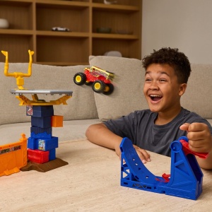 MONSTER JAM SMASH AND BASH SET DE JOACA CRASH COURSE - Img 4