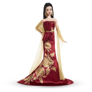 Papusa Barbie Signature Anul Nou 2026, rochie rosie cu motive florale aurii, capa aurie, 33x20.5x7.5cm, multicolor - Img 8