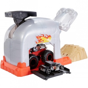 HOT WHEELS LANSATOR MONSTER TRUCK CRANIUL CU DOUA MASINUTE - Img 4