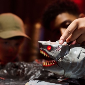PRIMAL HATCH JUCARIE INTERACTIVA FIGURINA RECHIN MEGALODON IN OU - Img 9