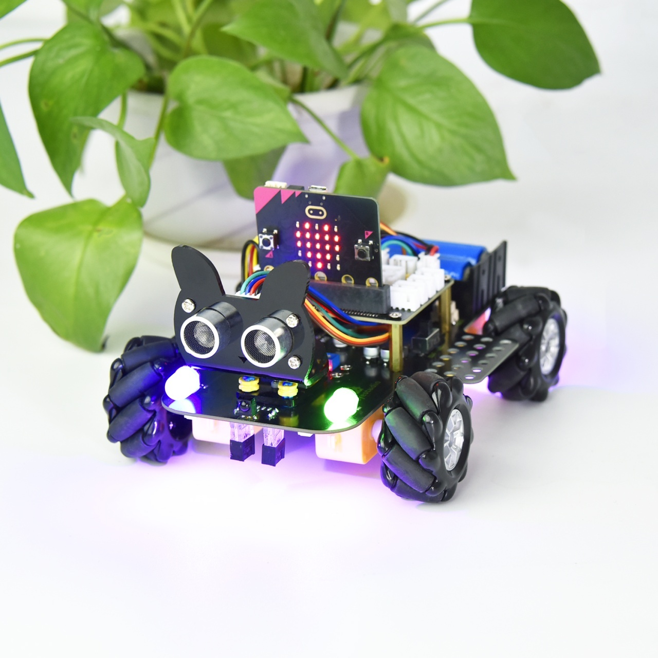 Mașină robot cu roți Mecanum și micro:bit