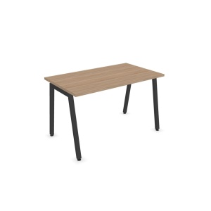 Birou Nova A de la Narbutas, 1200x700x740 mm, cu melamină stejar chihlimbar, picior metalic tip A gri închis.