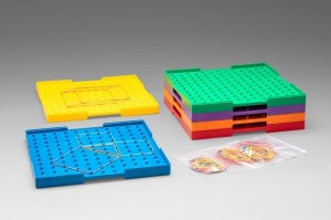Geoboard, set 6 buc., 23 cm, fata-verso in 6 culori - Img 3