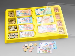 Bani euro didactici, 130 bancnote + 160 monede, în casă de bani