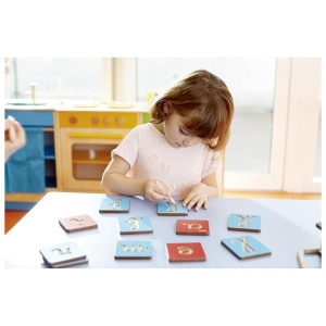 Set grafomotor litere cursive din lemn 26 buc - Img 2