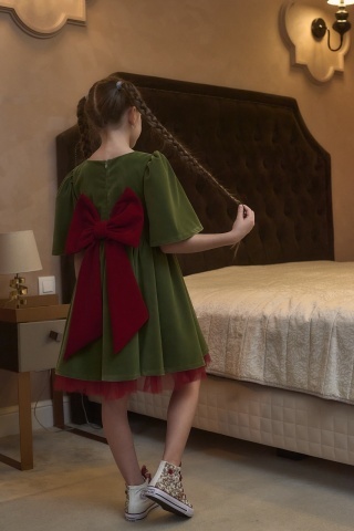 Rochie copii din catifea olive, cu fundă roșie și mâneci clopot – rochie de Crăciun, Holly Dress - Img 7