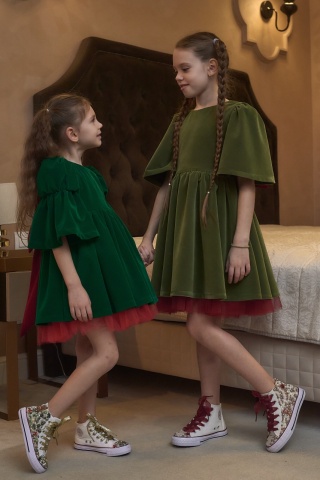 Rochie copii din catifea verde, cu fundă roșie și mâneci clopot – rochie de Crăciun, Holly Dress - Img 2