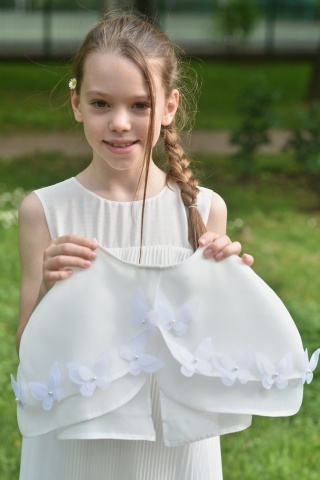 Rochie couture de ocazie pentru fete din voal plisat cu capă detașabilă și flori 3D – Éloire - Img 11