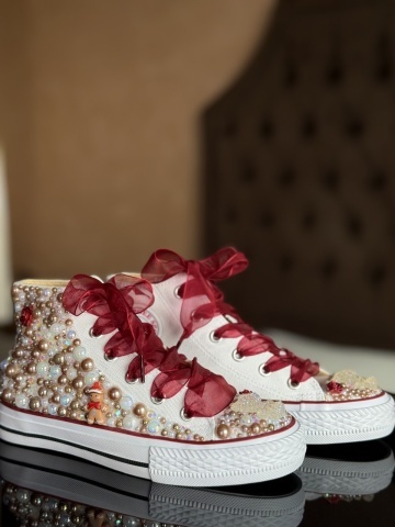 Tenisi eleganți fete cu perle aurii și fundă roșie Turtă Dulce - Handmade - Img 5