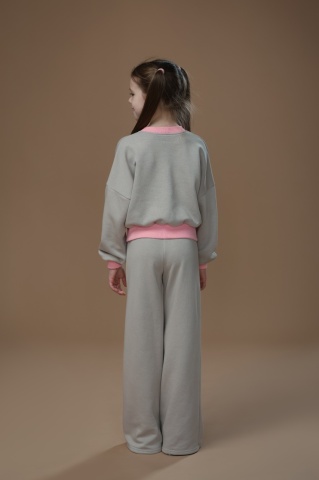 Trening bumbac copii Light Mocha Mousse cu mâneci oversize și pantaloni culottes - Img 9