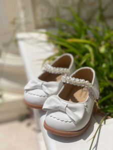 White Ballerina Shoes with Bow and Pearls for Girls, Abby - Img 2