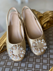 Gold Ballerina Shoes with Pearls for Girls, Victoria - Img 2