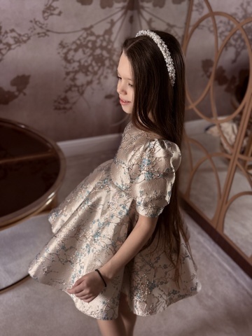 Rochie fete din brocard premium cu broderie florală și mâneci bufante, Fleur - Img 11