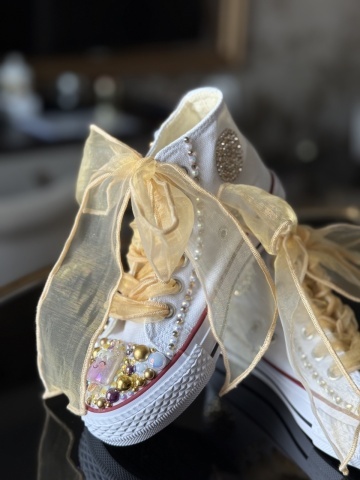 Tenisi eleganți fete cu perle aurii și fundă din organza Goldie - Handmade - Img 4