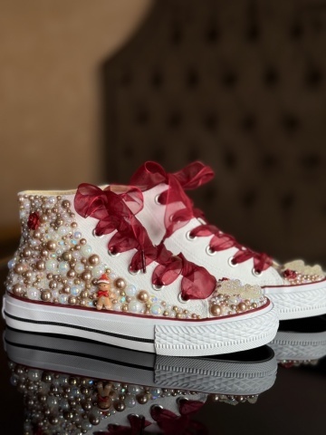 Tenisi eleganți fete cu perle aurii și fundă roșie Turtă Dulce - Handmade - Img 2