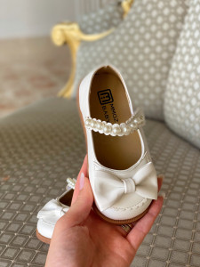 White Ballerina Shoes with Bow and Pearls for Girls, Abby - Img 3