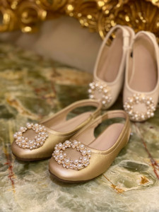 Gold Ballerina Shoes with Pearls for Girls, Victoria - Img 4