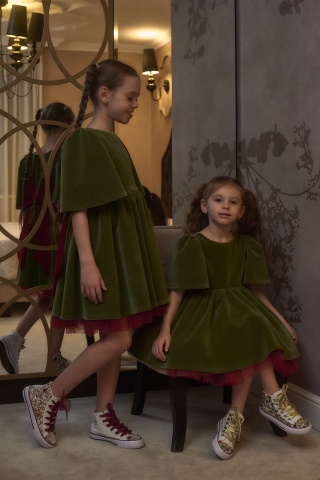 Rochie copii din catifea olive, cu fundă roșie și mâneci clopot – rochie de Crăciun, Holly Dress - Img 11