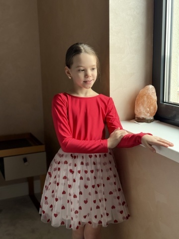 Rochie fete roșie cu tul alb și inimioare roșii brodate 3D – 8 Martie - Rochie elegantă tematică Love - Img 5