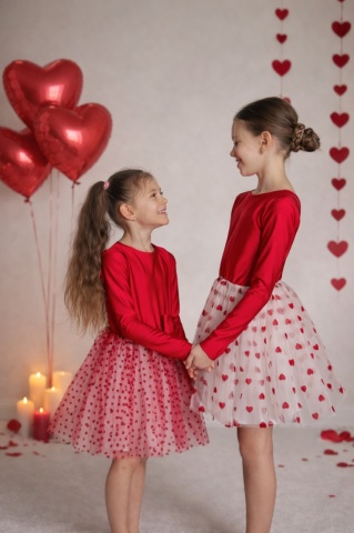 Rochie fete roșie cu tul alb și inimioare roșii brodate 3D – 8 Martie - Rochie elegantă tematică Love - Img 4