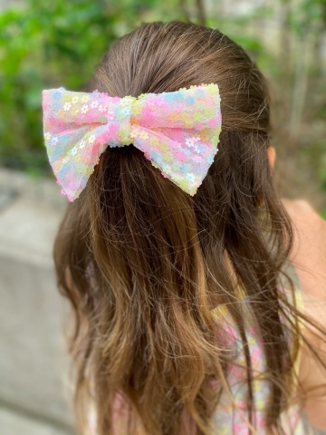 Clame păr fetițe Twinkle – fundiță glitter aurie handmade.