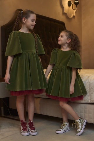 Rochie copii din catifea olive, cu fundă roșie și mâneci clopot – rochie de Crăciun, Holly Dress - Img 8