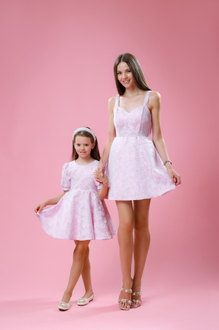 Set mama-fiica din brocart roz cu maneci bufante, Mia - Img 3