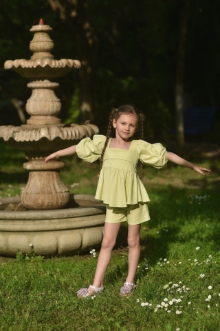 Compleu fete din in Pistachio – top și pantaloni scurți de vară