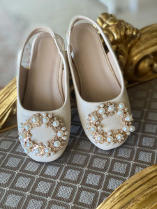 Cream Ballerina Shoes with Pearls for Girls, Victoria - Img 2