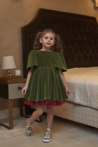Rochie copii din catifea olive, cu fundă roșie și mâneci clopot – rochie de Crăciun, Holly Dress - Img 3