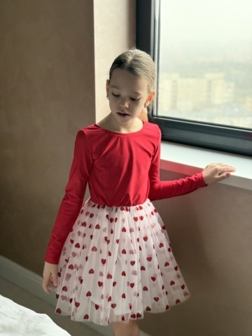 Rochie fete roșie cu tul alb și inimioare roșii brodate 3D – 8 Martie - Rochie elegantă tematică Love - Img 9