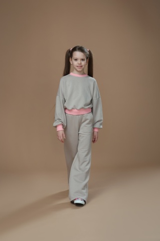 Trening bumbac copii Light Mocha Mousse cu mâneci oversize și pantaloni culottes - Img 3
