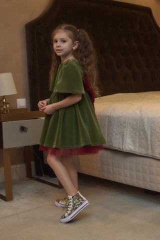 Rochie copii din catifea olive, cu fundă roșie și mâneci clopot – rochie de Crăciun, Holly Dress - Img 9