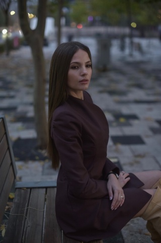 Rochie damă tip sacou din stofă Burgundy cu mânecă lungă – rochie de zi și de seară - Bordeaux - Img 10