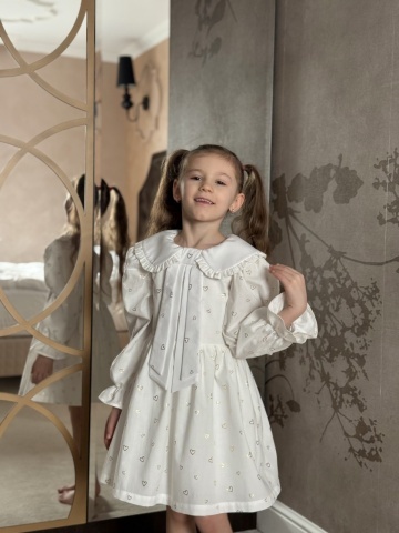 Rochie fete 100% bumbac cu imprimeu inimioare aurii, guler cu fundiță și mâneci bufante – Mini Amour - Img 8