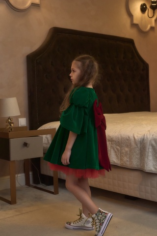 Rochie copii din catifea verde, cu fundă roșie și mâneci clopot – rochie de Crăciun, Holly Dress