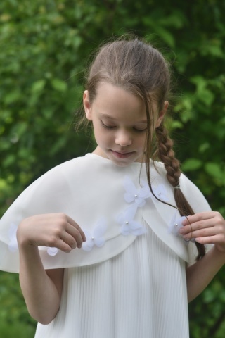 Rochie couture de ocazie pentru fete din voal plisat cu capă detașabilă și flori 3D – Éloire - Img 9