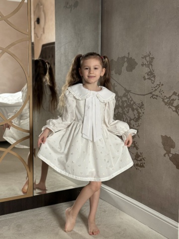 Rochie fete 100% bumbac cu imprimeu inimioare aurii, guler cu fundiță și mâneci bufante – Mini Amour - Img 5