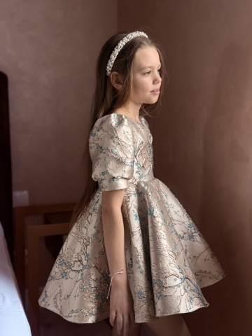 Rochie fete din brocard premium cu broderie florală și mâneci bufante, Fleur - Img 2