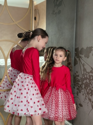 Rochie fete roșie cu tiul și inimioare brodate 3D - 8 Martie – rochie elegantă tematică Love - Img 4