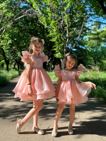 Rochie fete roz din organza cu volane și mâneci fluture, Pinky
